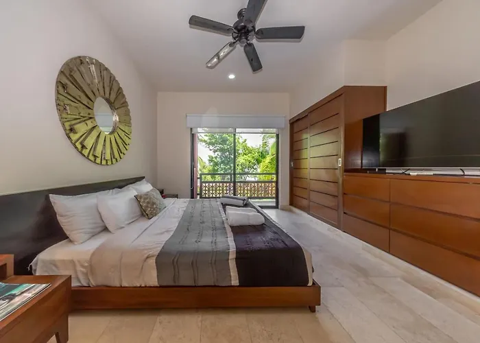 Hébergement de vacances Spacious 2br With Pool And Private Balcony *