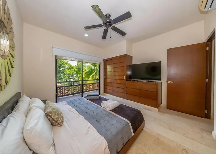 Hébergement de vacances Spacious 2br With Pool And Private Balcony