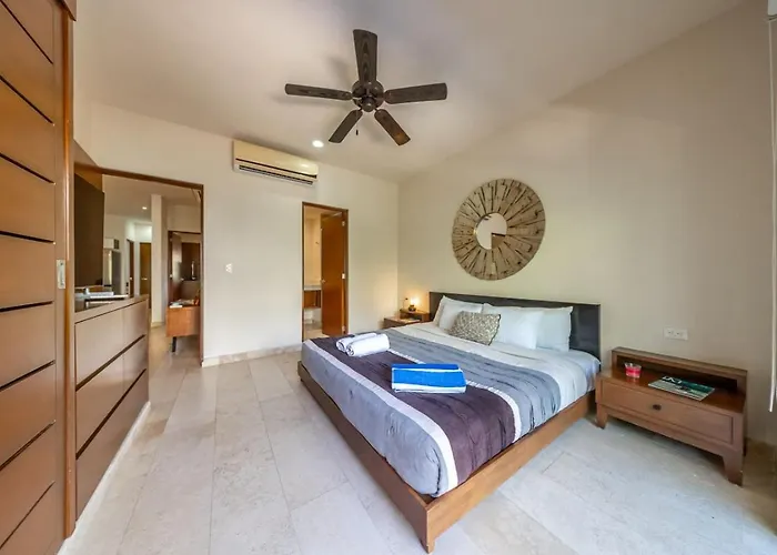 Hébergement de vacances Spacious 2br With Pool And Private Balcony