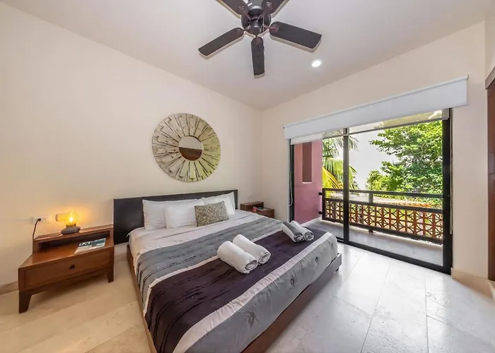 Spacious 2br With Pool And Private Balcony Hébergement de vacances