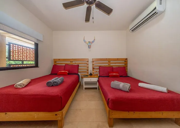 Spacious 2br With Pool And Private Balcony Hébergement de vacances
