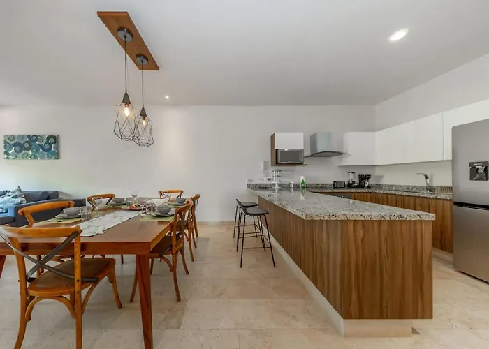 Spacious 2br With Pool And Private Balcony Hébergement de vacances *