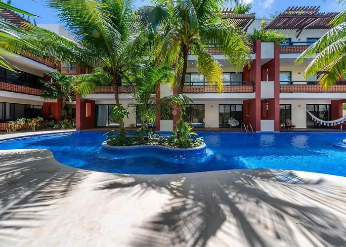 Spacious 2br With Pool And Private Balcony Hébergement de vacances