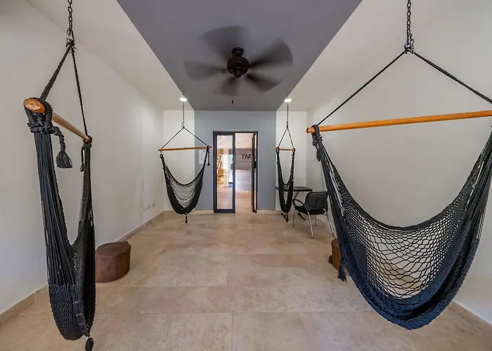 Hébergement de vacances Spacious 2br With Pool And Private Balcony *