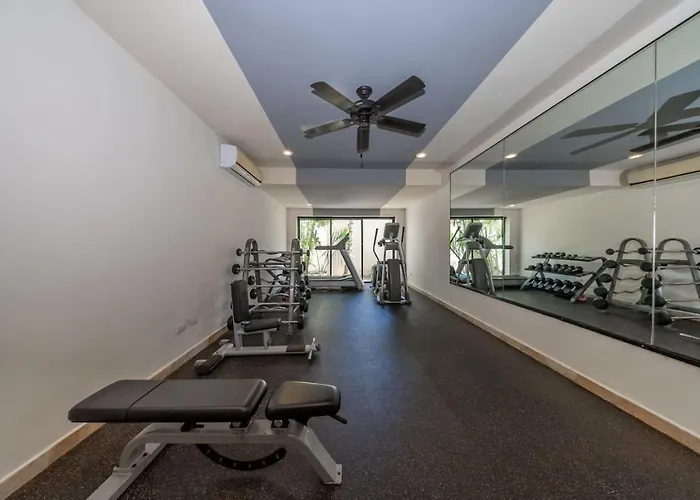 Spacious 2br With Pool And Private Balcony Hébergement de vacances *