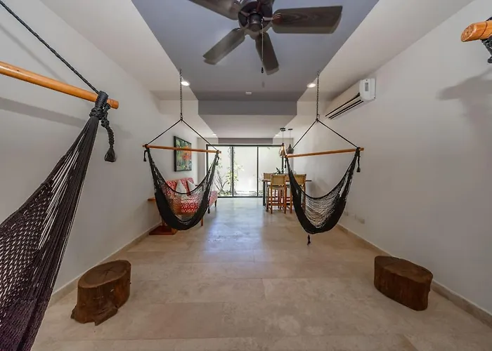 Spacious 2br With Pool And Private Balcony Hébergement de vacances *