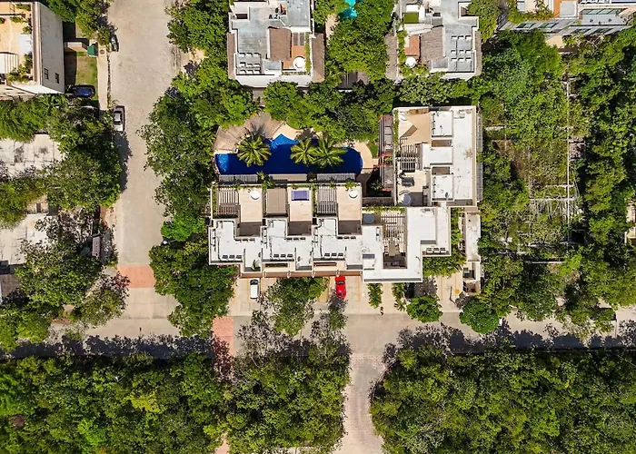 Spacious 2br With Pool And Private Balcony Hébergement de vacances